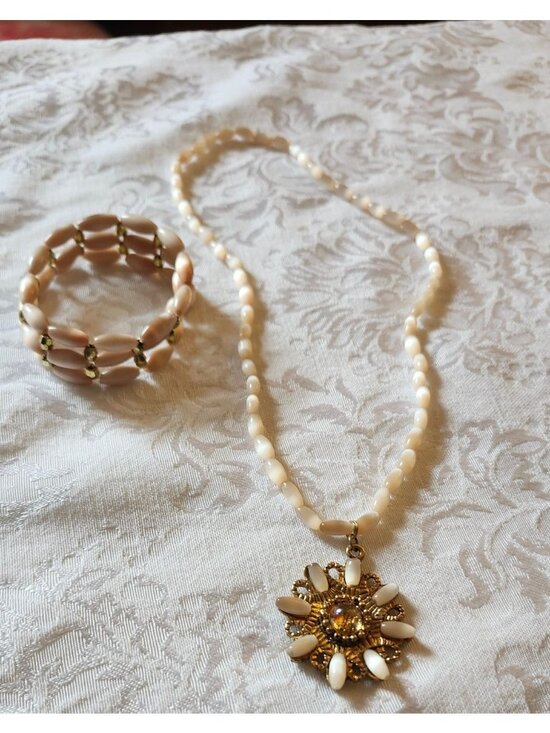 Unmarked Jewelry - Vintage Moonglow Bead Necklace & Bracelet Set With Gold-Tone Floral Pendant Acce